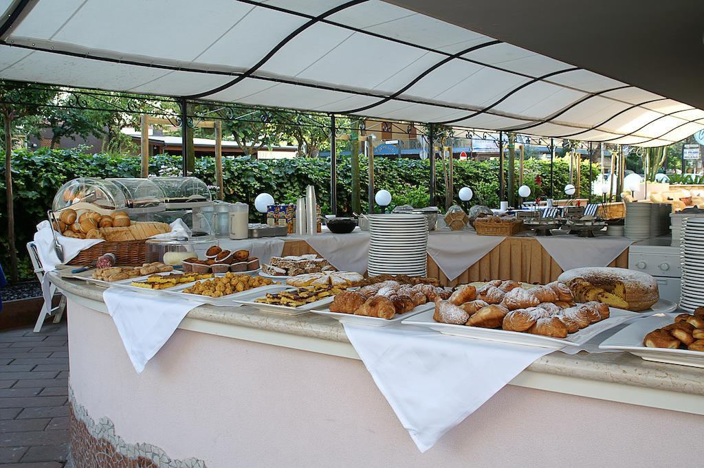 Hotel Casali Cervia Exterior photo